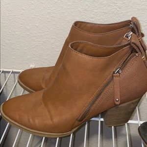 Size 11 Camel booties